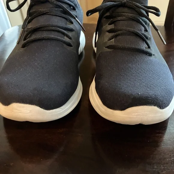 Skechers Women’s Sneakers GoRun Mojo size 8.5 comfy slip-ons - Picture 2 of 11